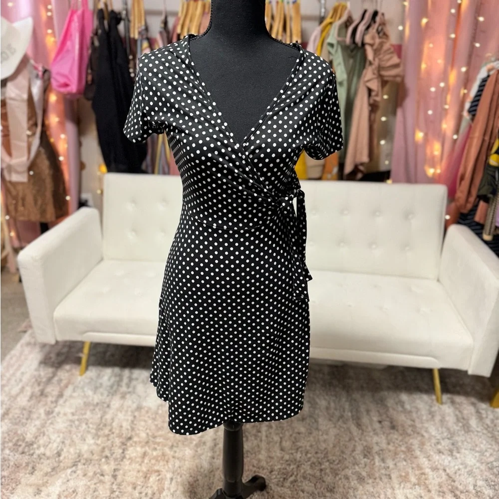 Black White Polka Dot Faux Wrap Dress | V Neck Short Sleeve Mini Dress | Small - Picture 3 of 6